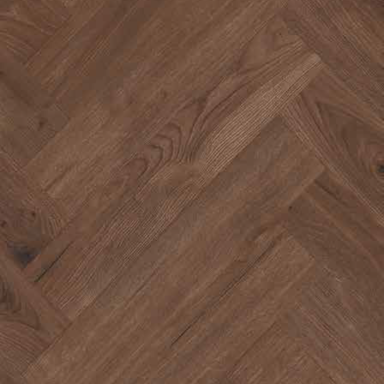 Suelo de madera en tonos marrones con patrón de espiga.