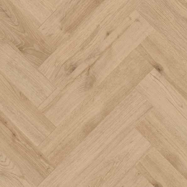 Suelo de madera clara en patrón de espiga.